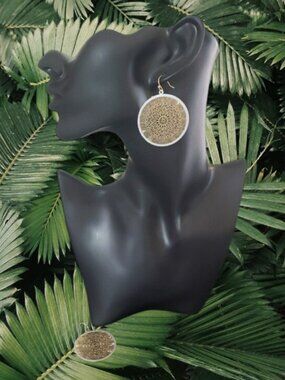 Kat + Bryn Gold Medallion Filigree Round Disc Pierced Earrings   ✨NWOT✨
